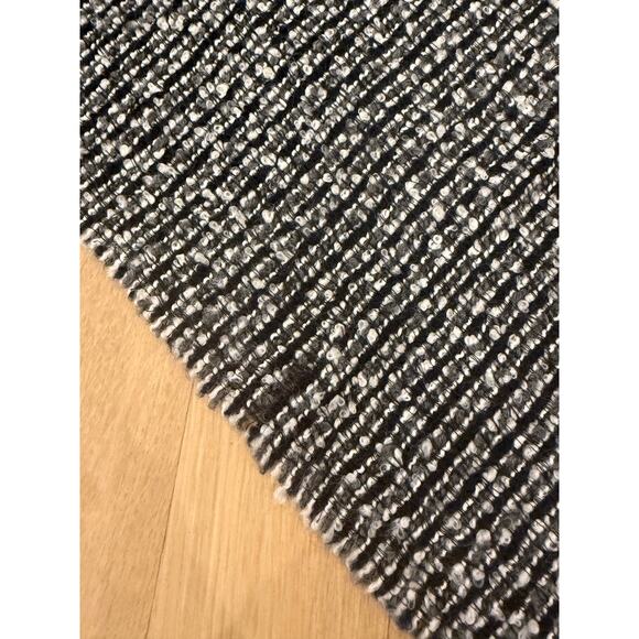 Theory Novelty Scarf Boucle Dark -unisex - Picture 6 of 7